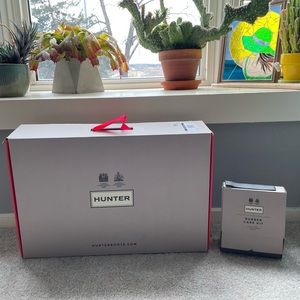 Brand new hunter rain boots only wore a couple times with box and cleaning kit.